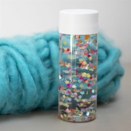 Bouteille sensorielle pour bébé avec liquide et petits lapins